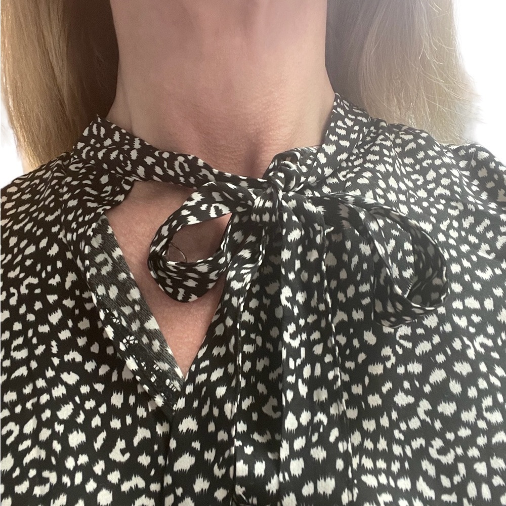 Shen blouse worn once to take pictures. Women’s blouse size medium